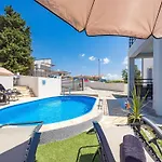 Modern Rscape With Pool Villa Baderna
