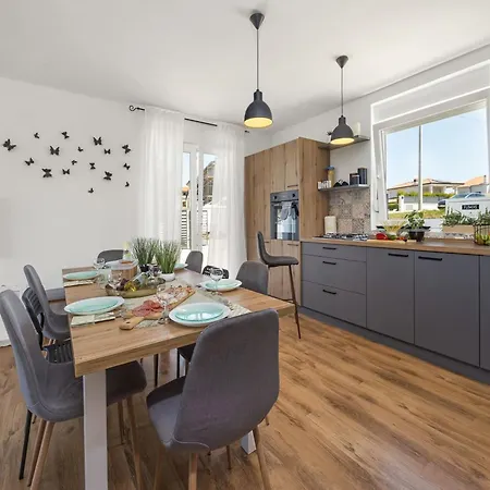 Modern Rscape With Pool Baderna