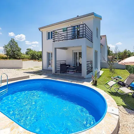 Modern Rscape With Pool * Baderna