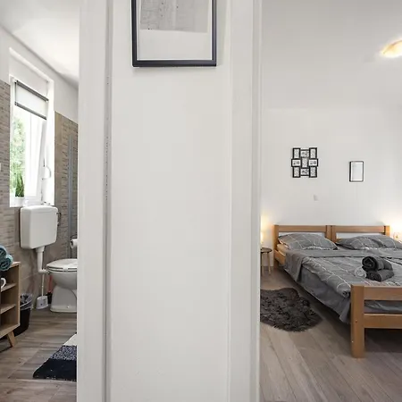 Modern Rscape With Pool Baderna