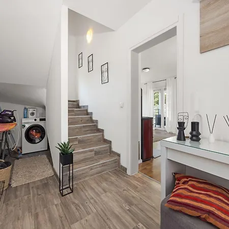 Modern Rscape With Pool