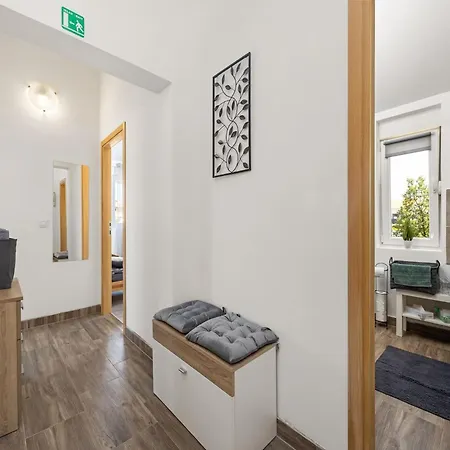 Villa Modern Rscape With Pool Baderna