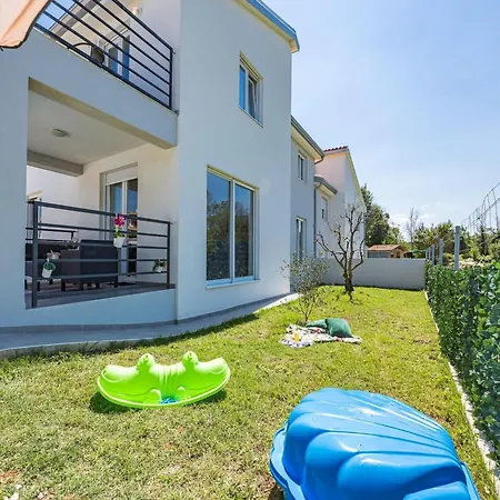 Modern Rscape With Pool *