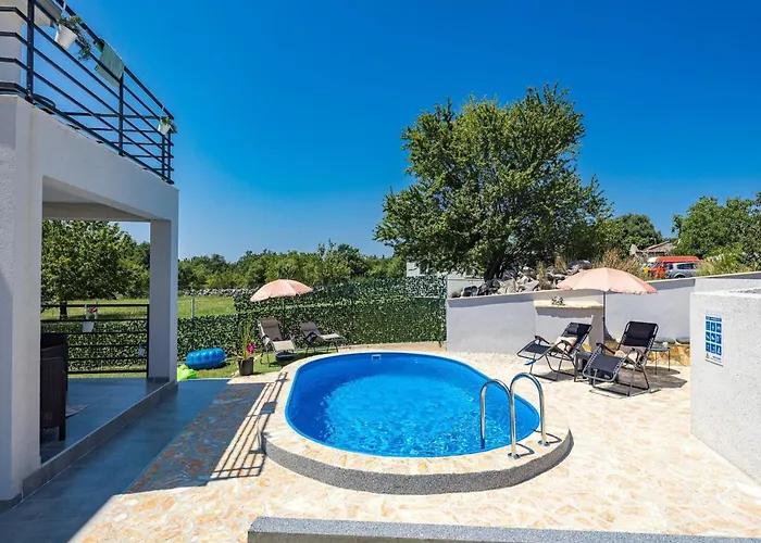 Modern Rscape With Pool