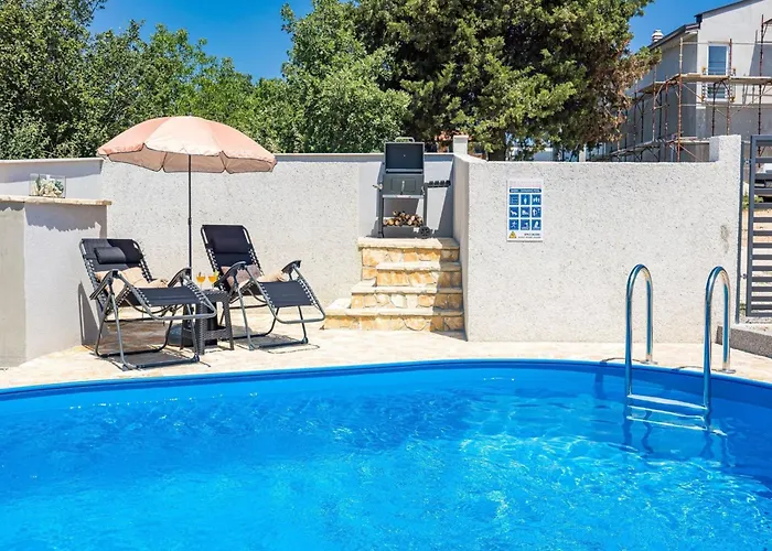 Βίλα Modern Rscape With Pool *