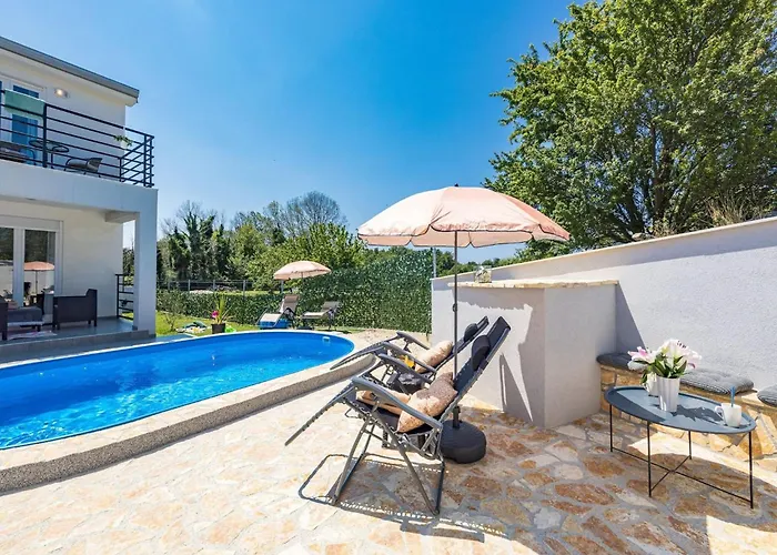 Βίλα Modern Rscape With Pool