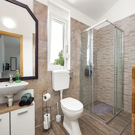 Modern Rscape With Pool * Baderna