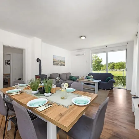 Villa Modern Rscape With Pool