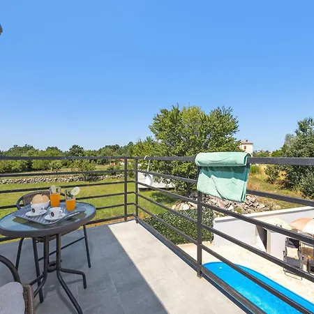 Villa Modern Rscape With Pool Baderna