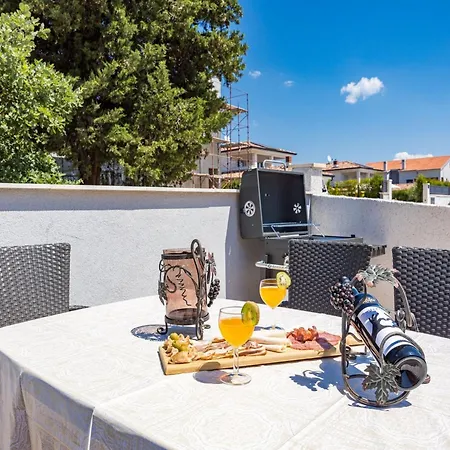 Modern Rscape With Pool *