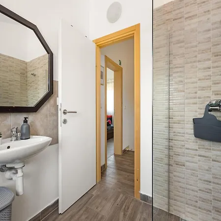 Modern Rscape With Pool * Baderna