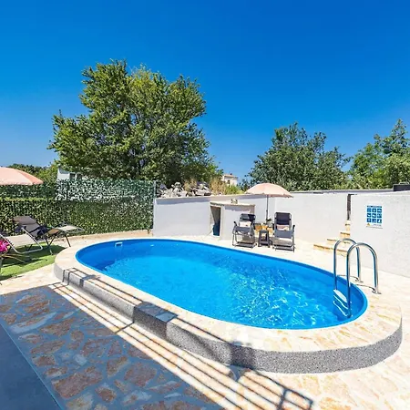 Modern Rscape With Pool Villa *