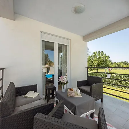 Modern Rscape With Pool Baderna