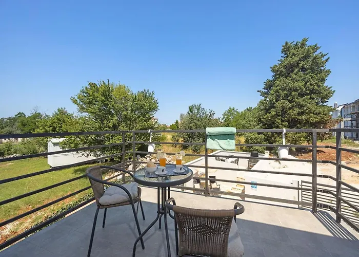 Вилла Modern Rscape With Pool Бадерна